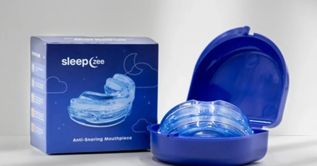 Sleepzee packaging and blue storage case containing the clear mouthpiece